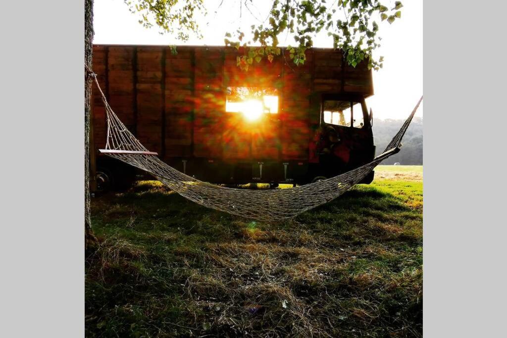 Glamp In Style In An Unique Horsebox Home باتيل المظهر الخارجي الصورة